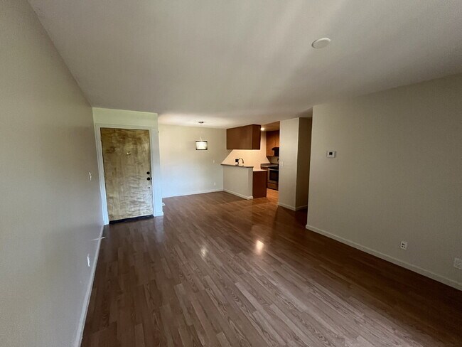 Building Photo - Downstairs 2 bedroom unit with parking and a patio