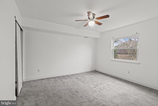 Building Photo - 8 Fanelli Ln