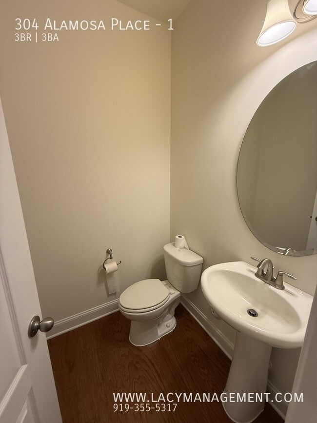 Building Photo - 304 Alamosa Pl