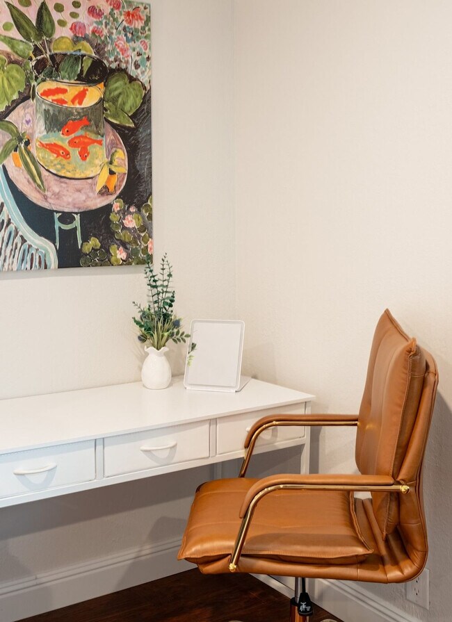 Building Photo - 1004 Airport Blvd