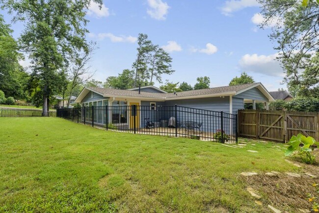 Building Photo - 1346 Valley View Rd