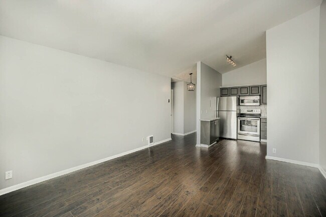Building Photo - 1 bedroom 1 badroom condo in Franklin