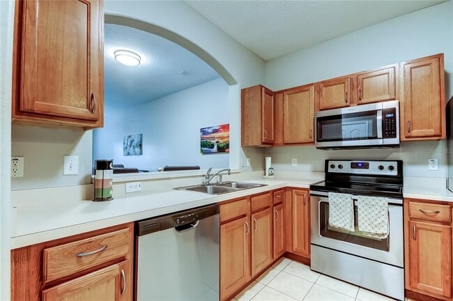 Building Photo - 1138 Hillhurst Dr