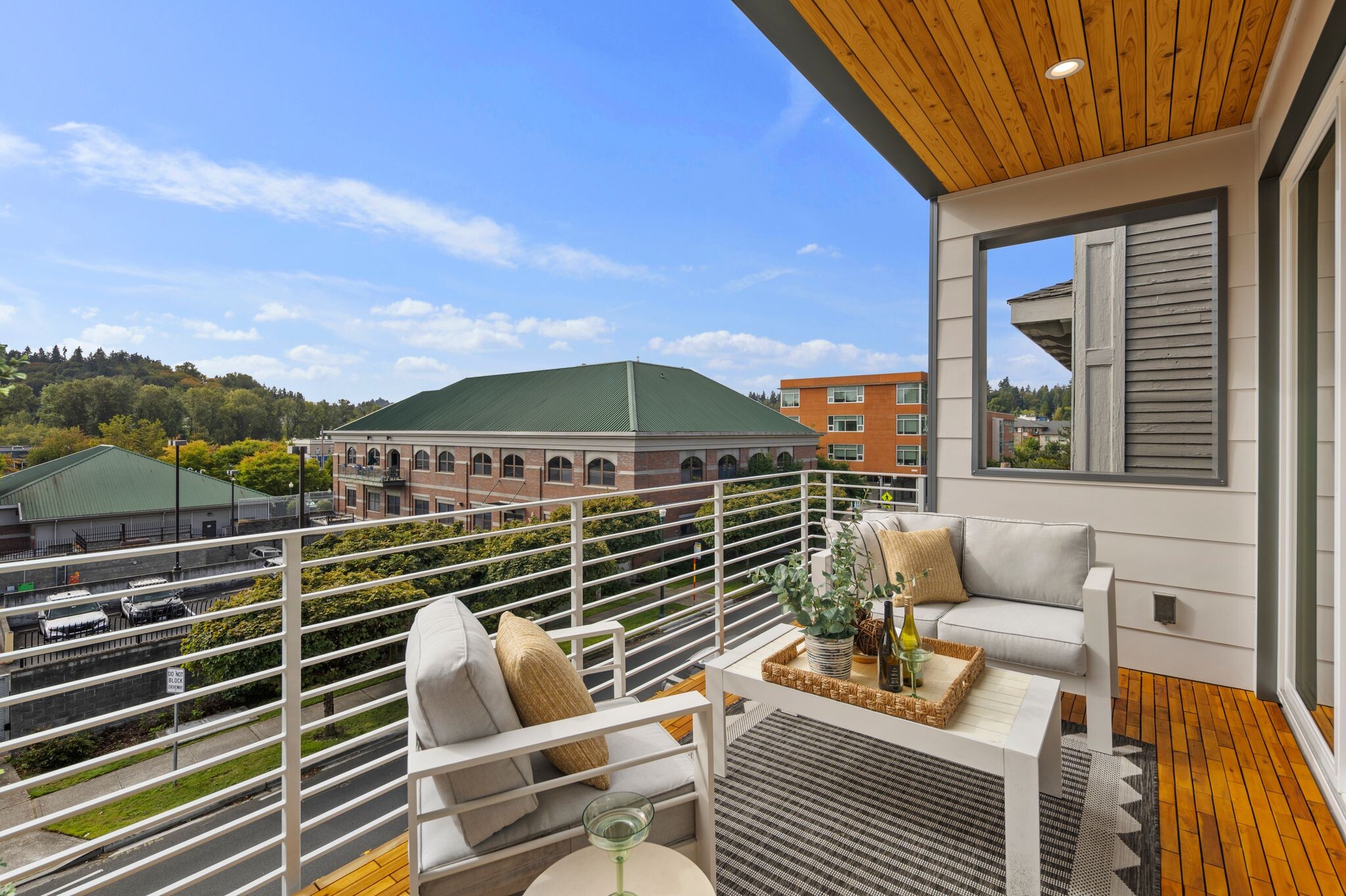 Giant deck with territorial views - 10120 NE 185th St