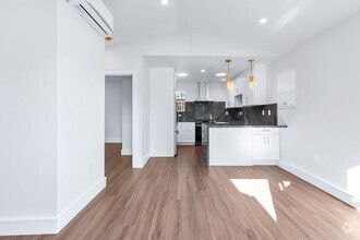 Building Photo - Beautifully Renovated 1-bedroom/ 1-bathroo...