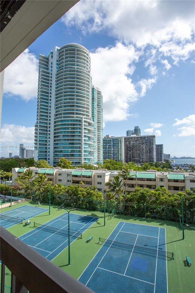 Building Photo - 2333 Brickell Ave