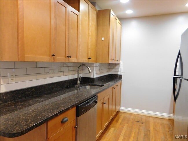 Building Photo - 757 Syracuse Ave