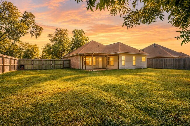 Building Photo - 13198 Lazy Ln