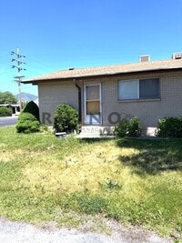 Building Photo - 3905 1040 E