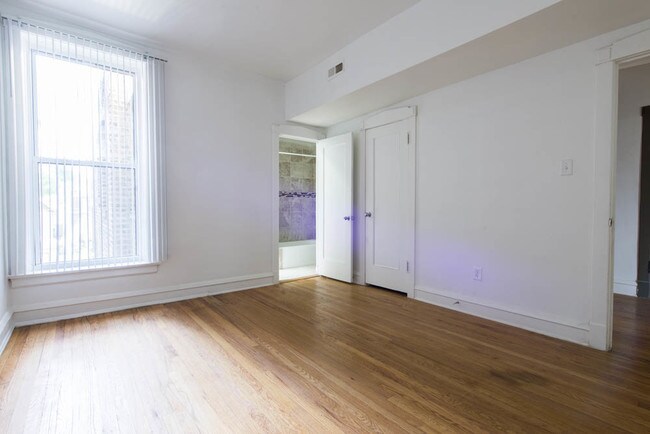 Building Photo - 7210 S Yates