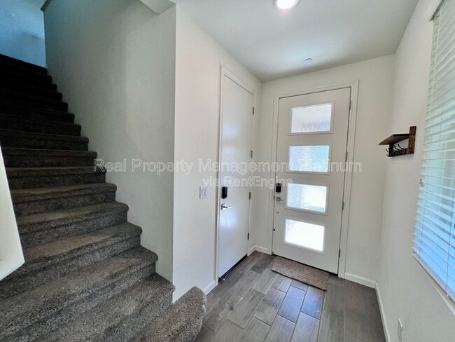 Building Photo - 2038 N Perry Ln