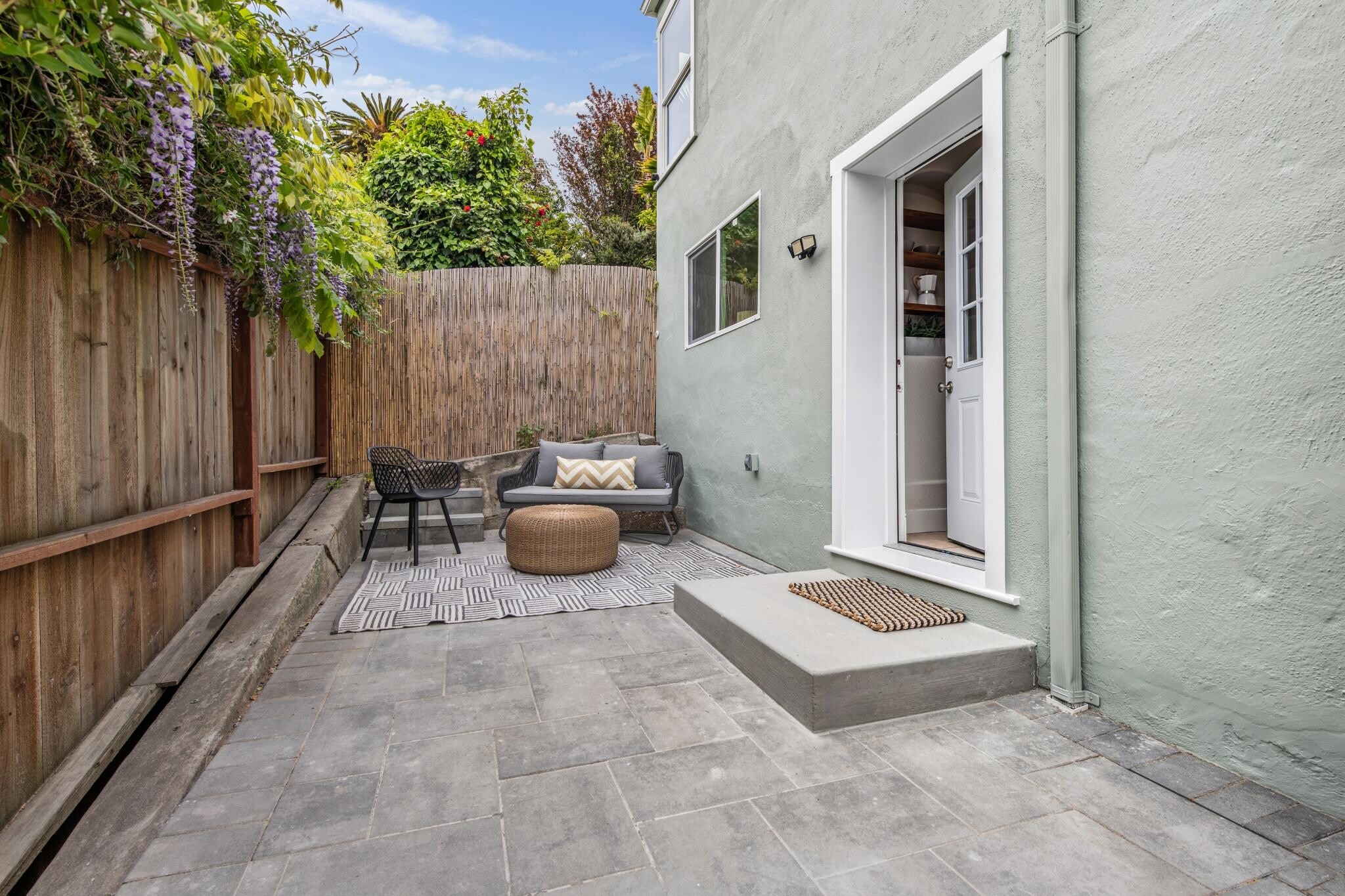 Building Photo - 16026 Selborne Dr