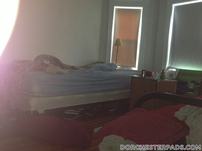 Building Photo - 18 Taft St