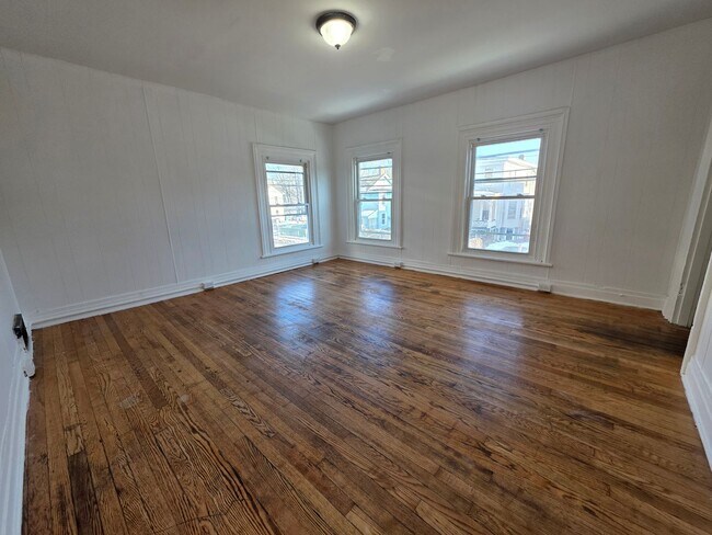 Building Photo - 47 Elmendorf St