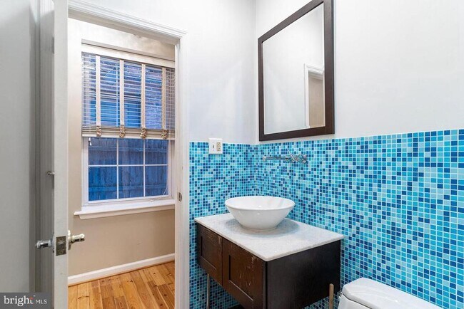 Building Photo - 1523 Green St