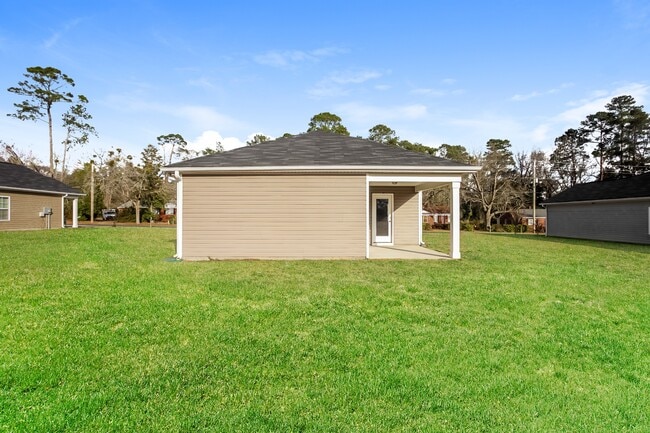 Building Photo - 1219 Lakeshore Dr