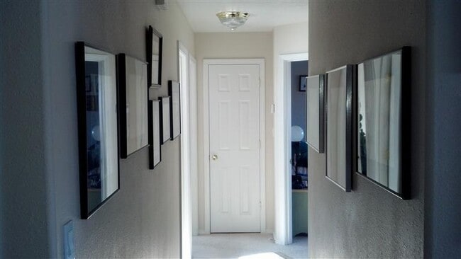 Building Photo - 2 Romans Pl