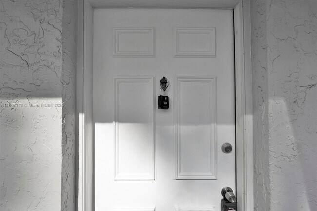Building Photo - 17255 SW 95th Ave