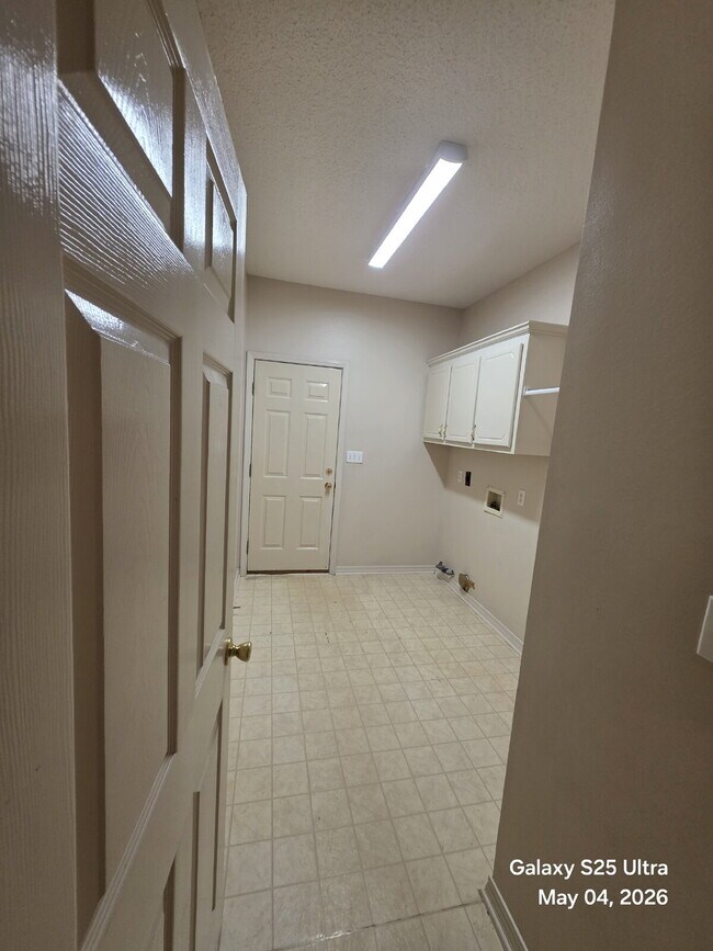 Building Photo - 4608 Scarlet Dr E
