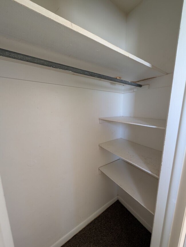 Building Photo - 2 bed, 1 bath duplex house in Edmond with central heat and air next to UCO campus