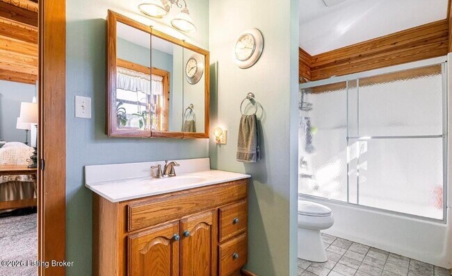 Building Photo - 207 Lake Shore Dr