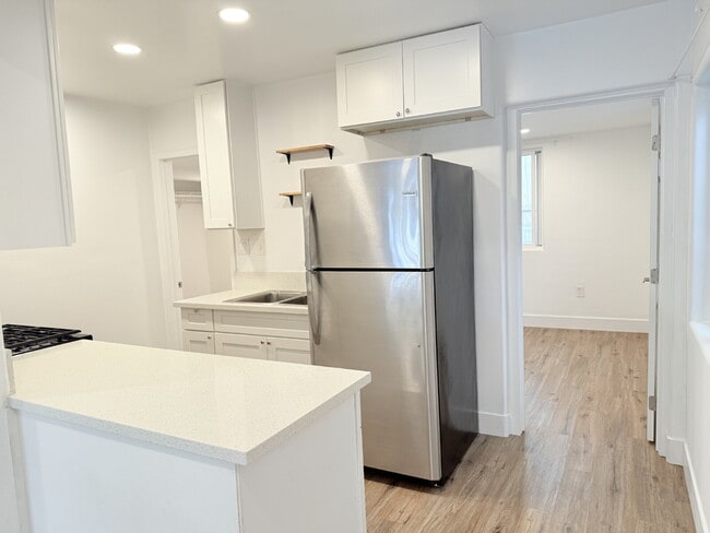 Building Photo - 3 BR / 2 BA Completely Remodeled Home