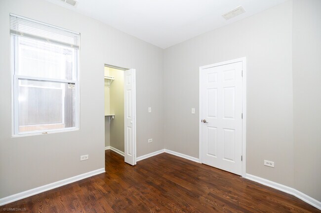 Building Photo - 4326 S Calumet Ave