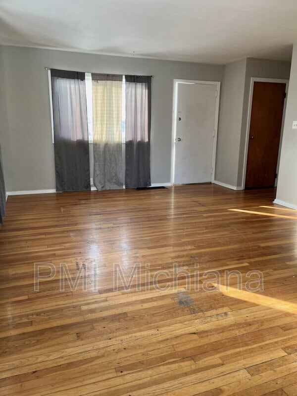 Building Photo - 4414 Huron Cir