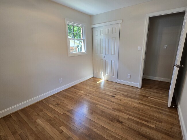 Building Photo - 1274 Tredwell Dr