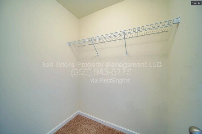 Building Photo - 7015 Thornrose Dr