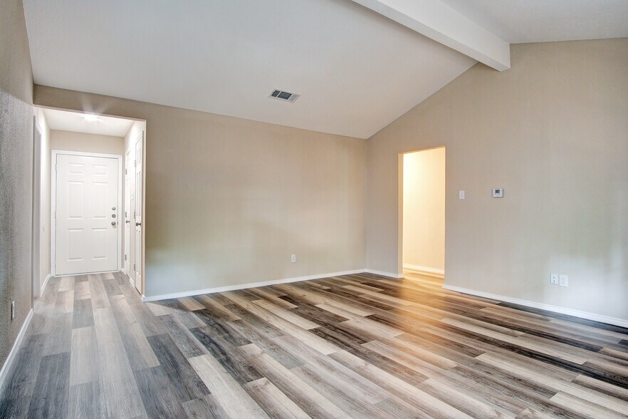 Building Photo - 2402 Ozark Dr