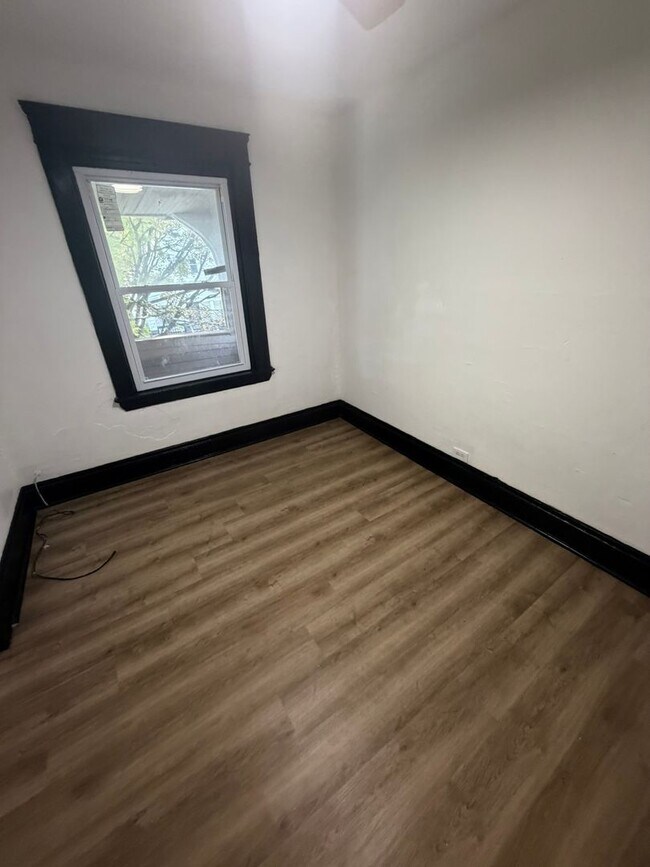 Building Photo - 2791 E 127th St