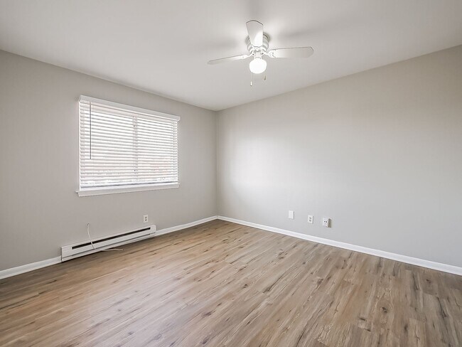 Building Photo - 825 S Grand Ave