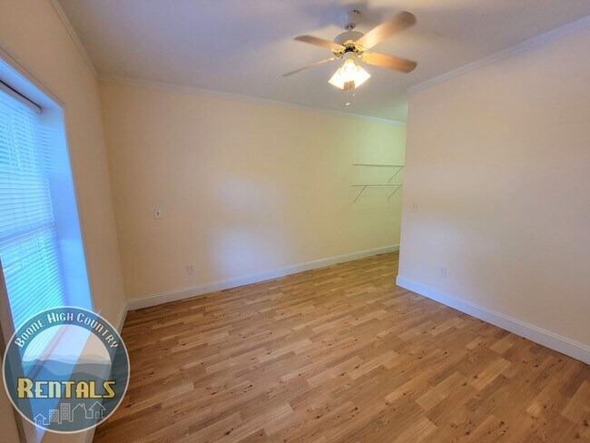 Building Photo - Gorgeous 3bd/2.5ba House With Included Downstairs Apartment