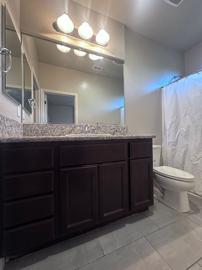 Building Photo - Spacious Tulare home coming soon!