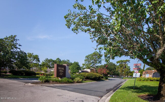 Building Photo - 3801 Crown Point Rd