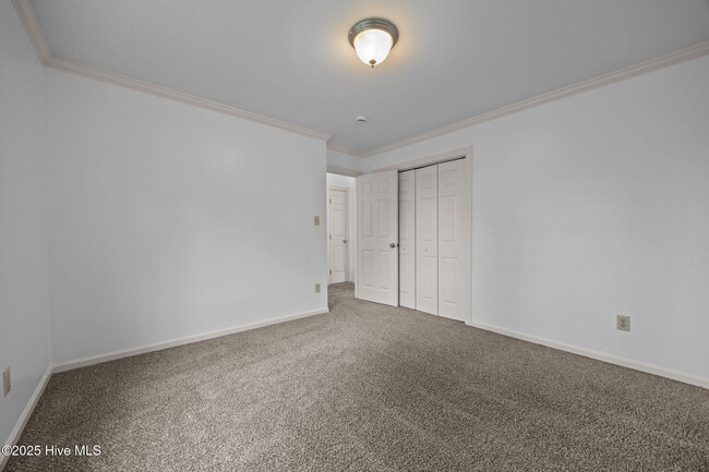 Building Photo - 406 Hampshire Pl