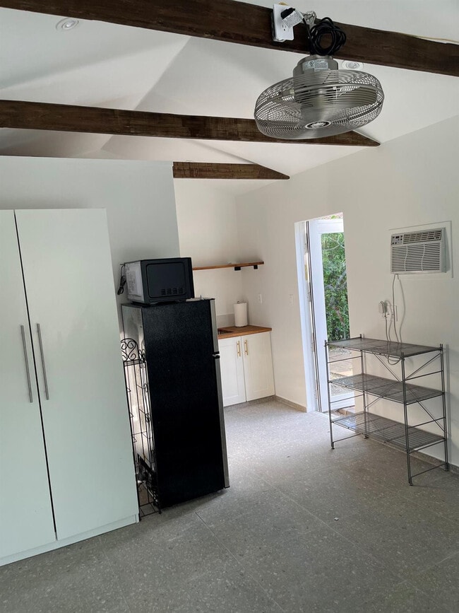 Building Photo - 1005 Cortez St