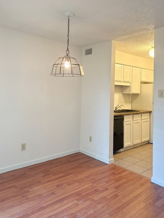 Building Photo - Move-In Ready Condo with Pool, Fireplace i...