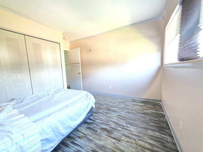 Building Photo - 1010 Adams Ave