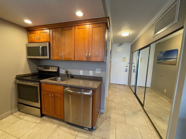 Building Photo - Lahaina Shores furnished studio units avai...