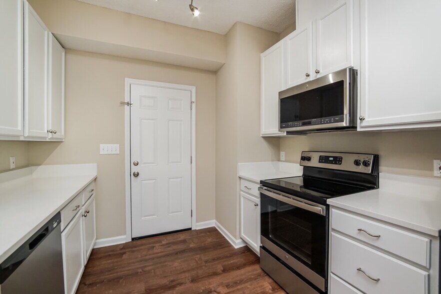 Building Photo - 1969 Shadow Glen Dr