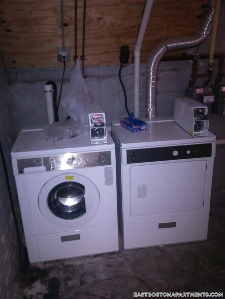 Building Photo - 52 Brooks St