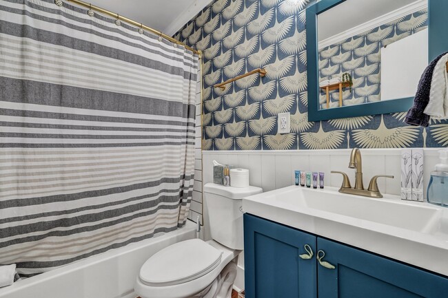 Building Photo - 305 W Waldburg Ln