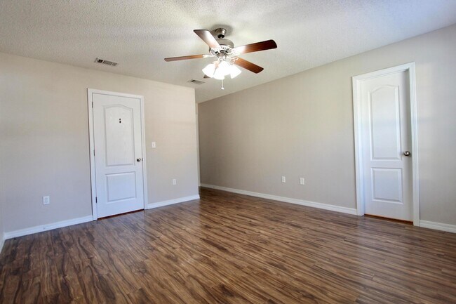 Building Photo - 3151 Forrest Ave