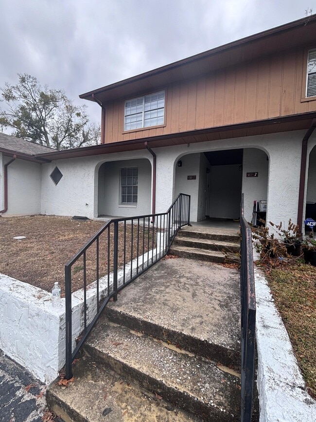 Building Photo - 4825 Lighthouse Cir