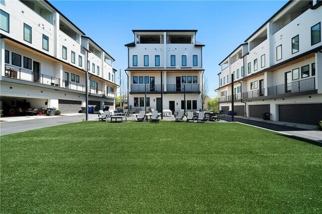 Building Photo - 2347 Hosea L Williams Dr SE