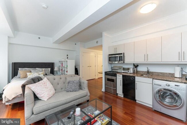 Building Photo - 219 S 18th St