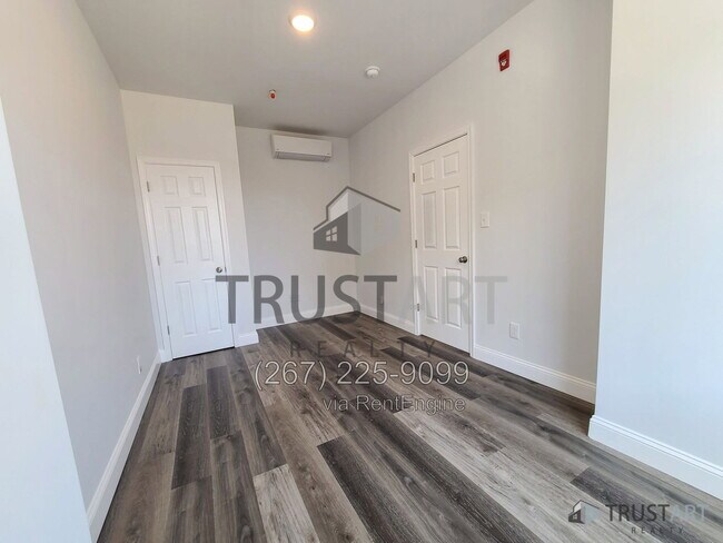 Building Photo - 4732 Longshore Ave