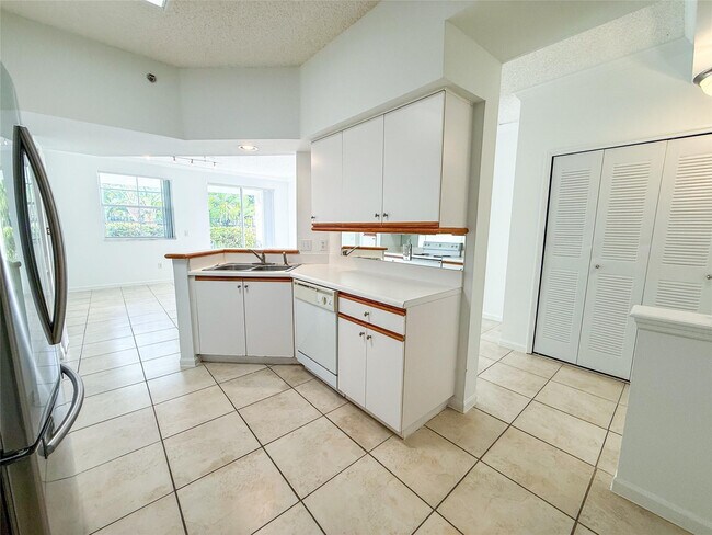 Building Photo - 3105 NE 184th St